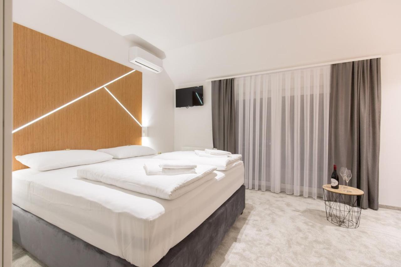 Apartmani I Sobe Pejacevic 오시예크 외부 사진